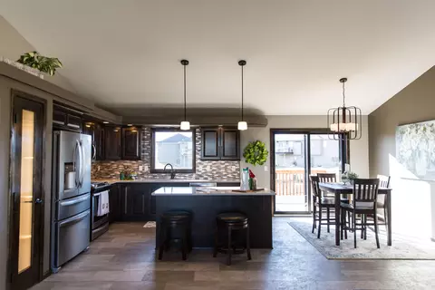 618 Flint Dr, Bismarck, ND 58503 photo 5