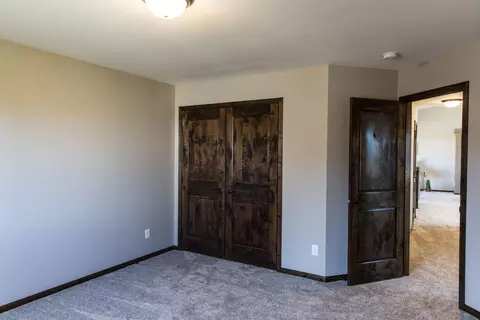 618 Flint Dr, Bismarck, ND 58503 photo 24