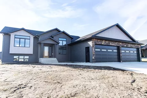 618 Flint Dr, Bismarck, ND 58503 photo 1