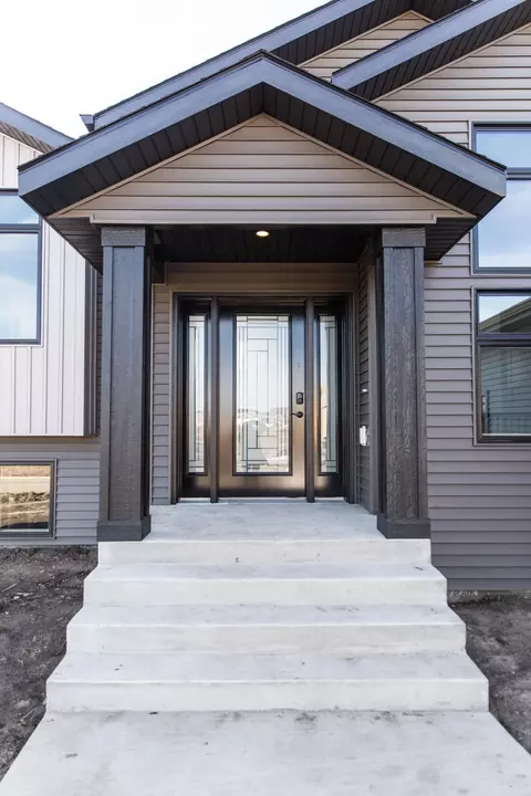 618 Flint Dr, Bismarck, ND 58503 photo 2