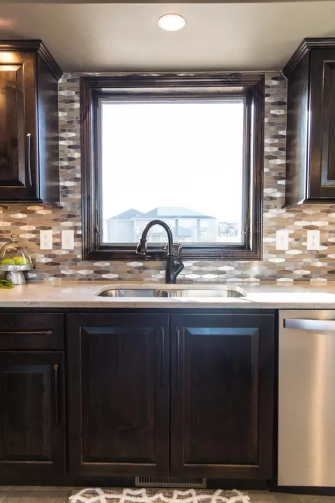618 Flint Dr, Bismarck, ND 58503 photo 6