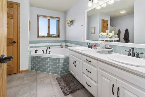 1848 Valley Dr, Bismarck, ND 58503 photo 20