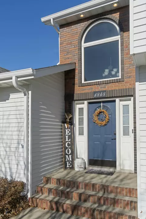 1848 Valley Dr, Bismarck, ND 58503 photo 2