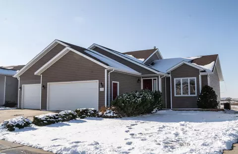 2901 Plainview Dr SE, Mandan, ND 58554 photo 1