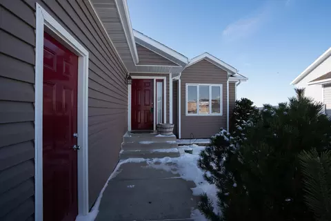 2901 Plainview Dr SE, Mandan, ND 58554 photo 3