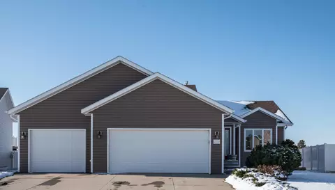 2901 Plainview Dr SE, Mandan, ND 58554 photo 2