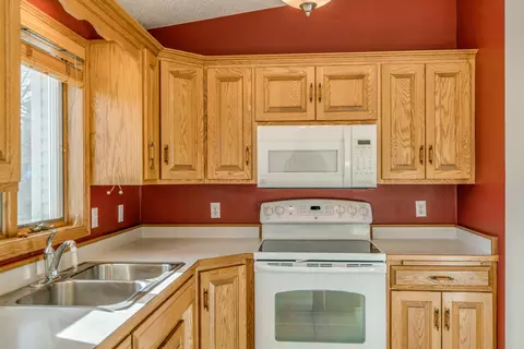 201 Calgary Ave E, Bismarck, ND 58503 photo 4