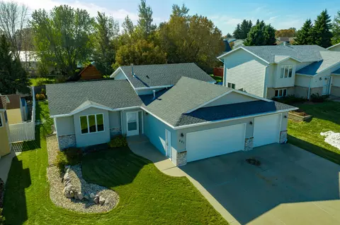 201 Calgary Ave E, Bismarck, ND 58503 photo 1