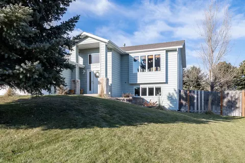 910 Mahone Ave, Bismarck, ND 58503 photo 2