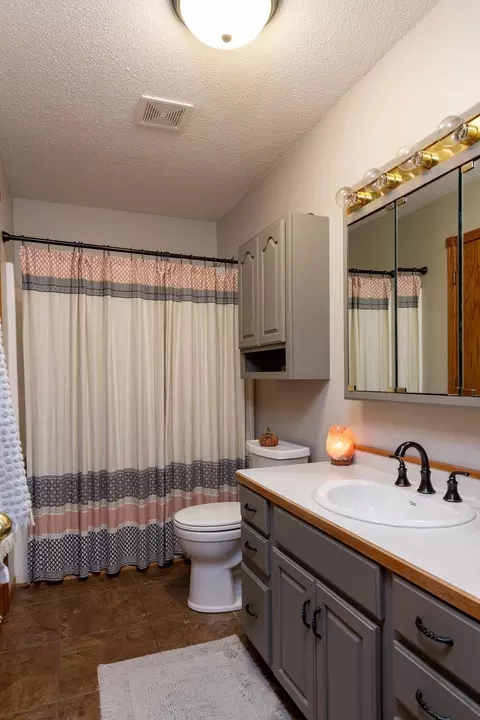 910 Mahone Ave, Bismarck, ND 58503 photo 9