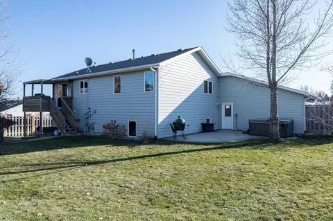 910 Mahone Ave, Bismarck, ND 58503 photo 3