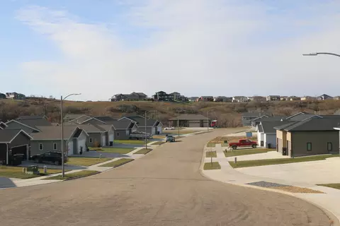 516 Fields Ct SE, Mandan, ND 58554 photo 30