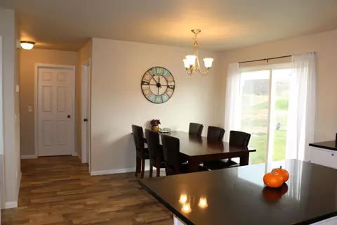 516 Fields Ct SE, Mandan, ND 58554 photo 11