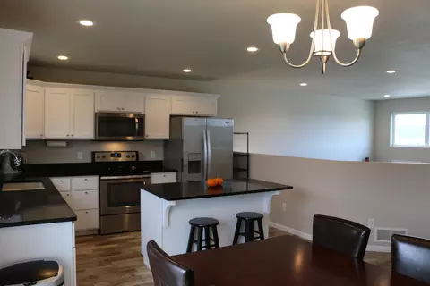 516 Fields Ct SE, Mandan, ND 58554 photo 10