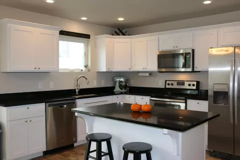 516 Fields Ct SE, Mandan, ND 58554 photo 9