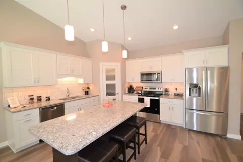 209 Buckskin Loop, Bismarck, ND 58503 photo 16