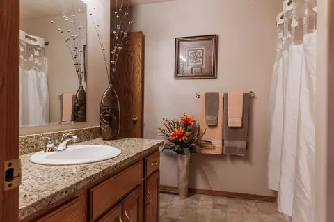 2100 10th Ave SE, Mandan, ND 58554 photo 9
