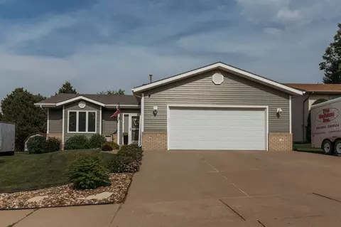 2100 10th Ave SE, Mandan, ND 58554 photo 1