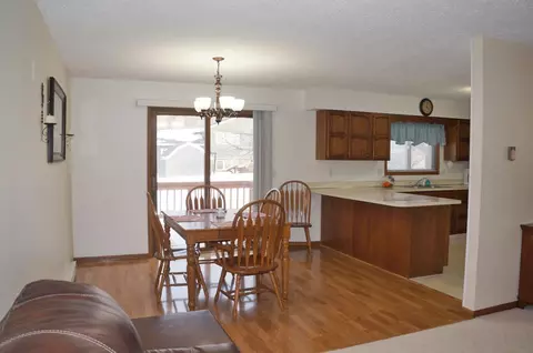 806 5th Ave NE, Mandan, ND 58554 photo 4