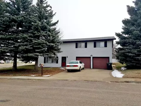 806 5th Ave NE, Mandan, ND 58554 photo 1