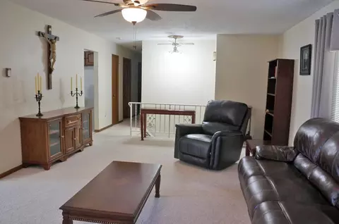 806 5th Ave NE, Mandan, ND 58554 photo 3