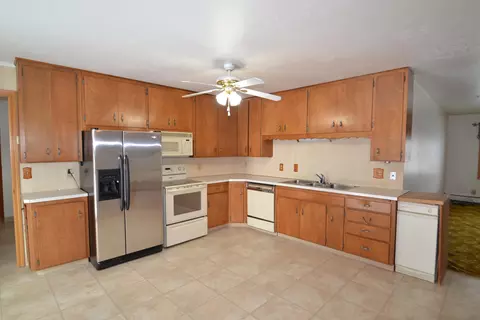 423 Denver Ave, Bismarck, ND 58504 photo 2
