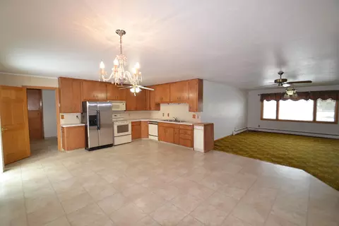 423 Denver Ave, Bismarck, ND 58504 photo 3