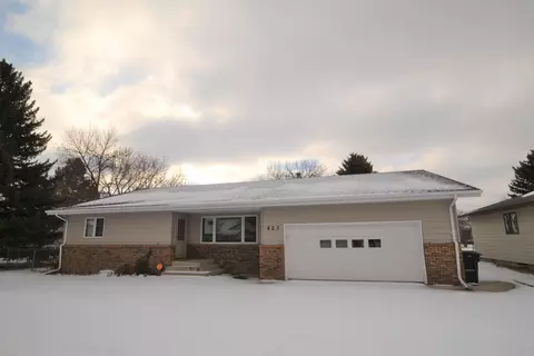423 Denver Ave, Bismarck, ND 58504 photo 1