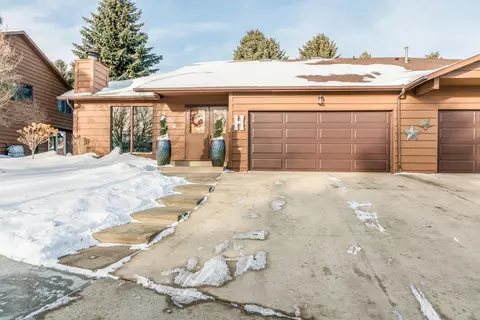 434 E Brandon Dr, Bismarck, ND 58503 photo 1