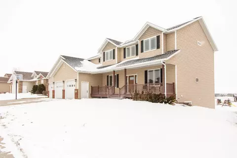 4807 Boulder Ridge Rd, Bismarck, ND 58503 photo 2
