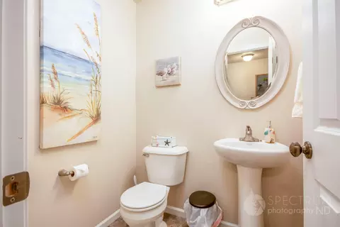 4607 47th Ave NW, Mandan, ND 58554 photo 8
