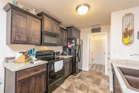 4607 47th Ave NW, Mandan, ND 58554 photo 7
