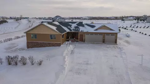 2382 Harmon Ln N, Mandan, ND 58554 photo 1