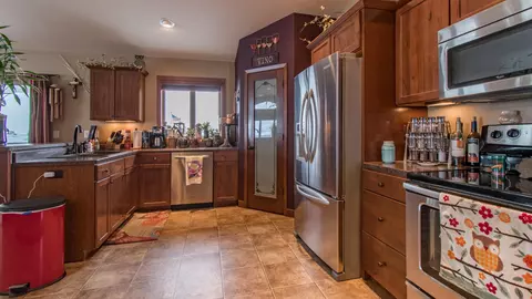 2382 Harmon Ln N, Mandan, ND 58554 photo 5