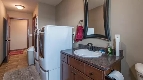 2382 Harmon Ln N, Mandan, ND 58554 photo 25