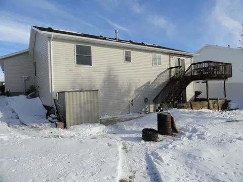 2248 La Corte Loop, Bismarck, ND 58503 photo 3