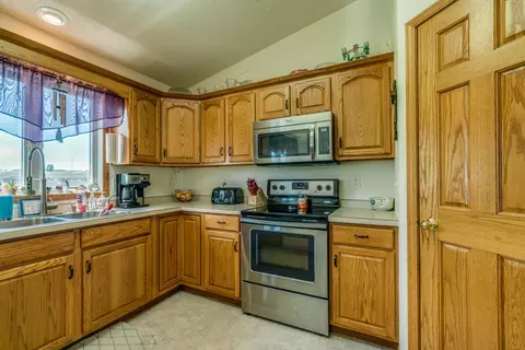 2248 La Corte Loop, Bismarck, ND 58503 photo 11