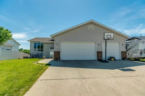 2248 La Corte Loop, Bismarck, ND 58503 photo 40