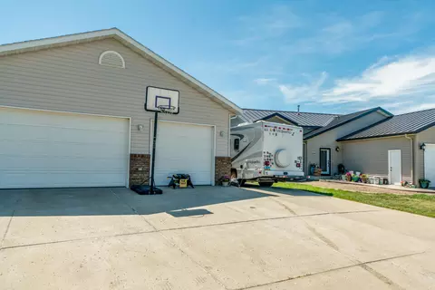 2248 La Corte Loop, Bismarck, ND 58503 photo 39