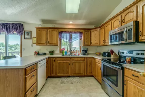 2248 La Corte Loop, Bismarck, ND 58503 photo 10
