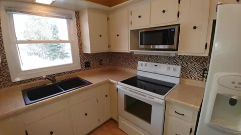 826 E Wachter Ave, Bismarck, ND 58504 photo 20