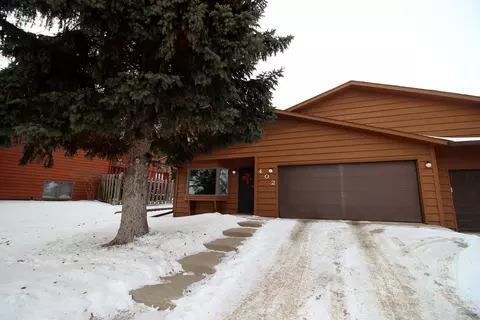 402 Brandon Dr, Bismarck, ND 58503 photo 1