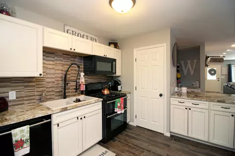 402 Brandon Dr, Bismarck, ND 58503 photo 6
