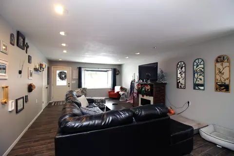 402 Brandon Dr, Bismarck, ND 58503 photo 3