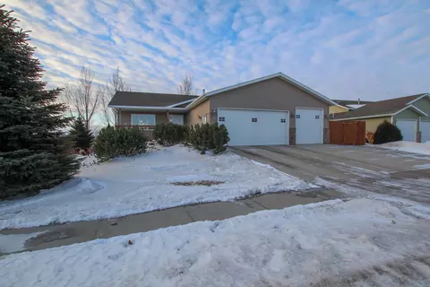 2439 Lacorte Loop, Bismarck, ND 58503 photo 1