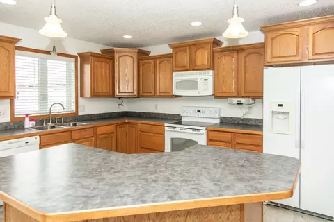 4575 Preston Loop, Bismarck, ND 58504 photo 3