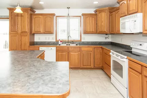 4575 Preston Loop, Bismarck, ND 58504 photo 7
