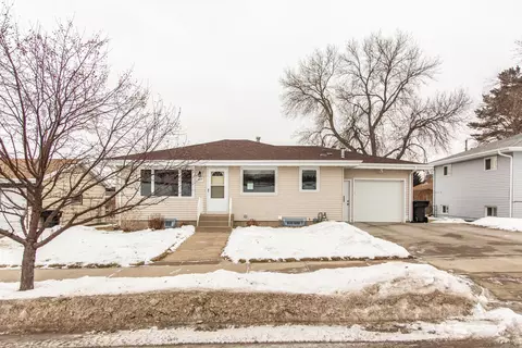 2517 E Ave D E, Bismarck, ND 58501 photo 1