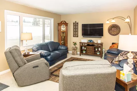 2517 E Ave D E, Bismarck, ND 58501 photo 3