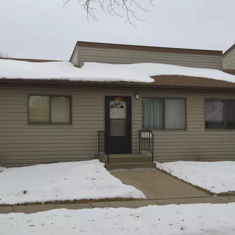 340 Willow Ln, Bismarck, ND 58504 photo 1